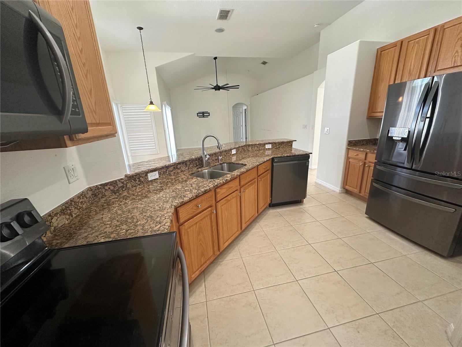 Image 14 of 58 For 10955 Lemay Drive