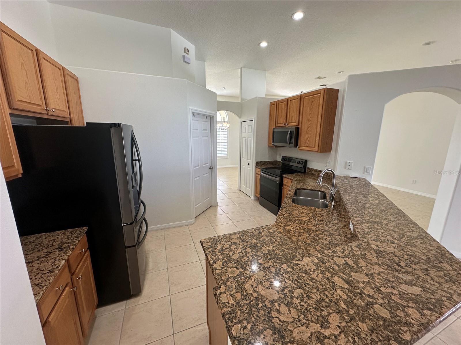 Image 15 of 58 For 10955 Lemay Drive