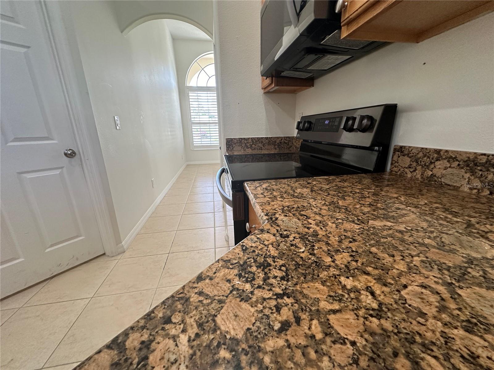 Image 16 of 58 For 10955 Lemay Drive