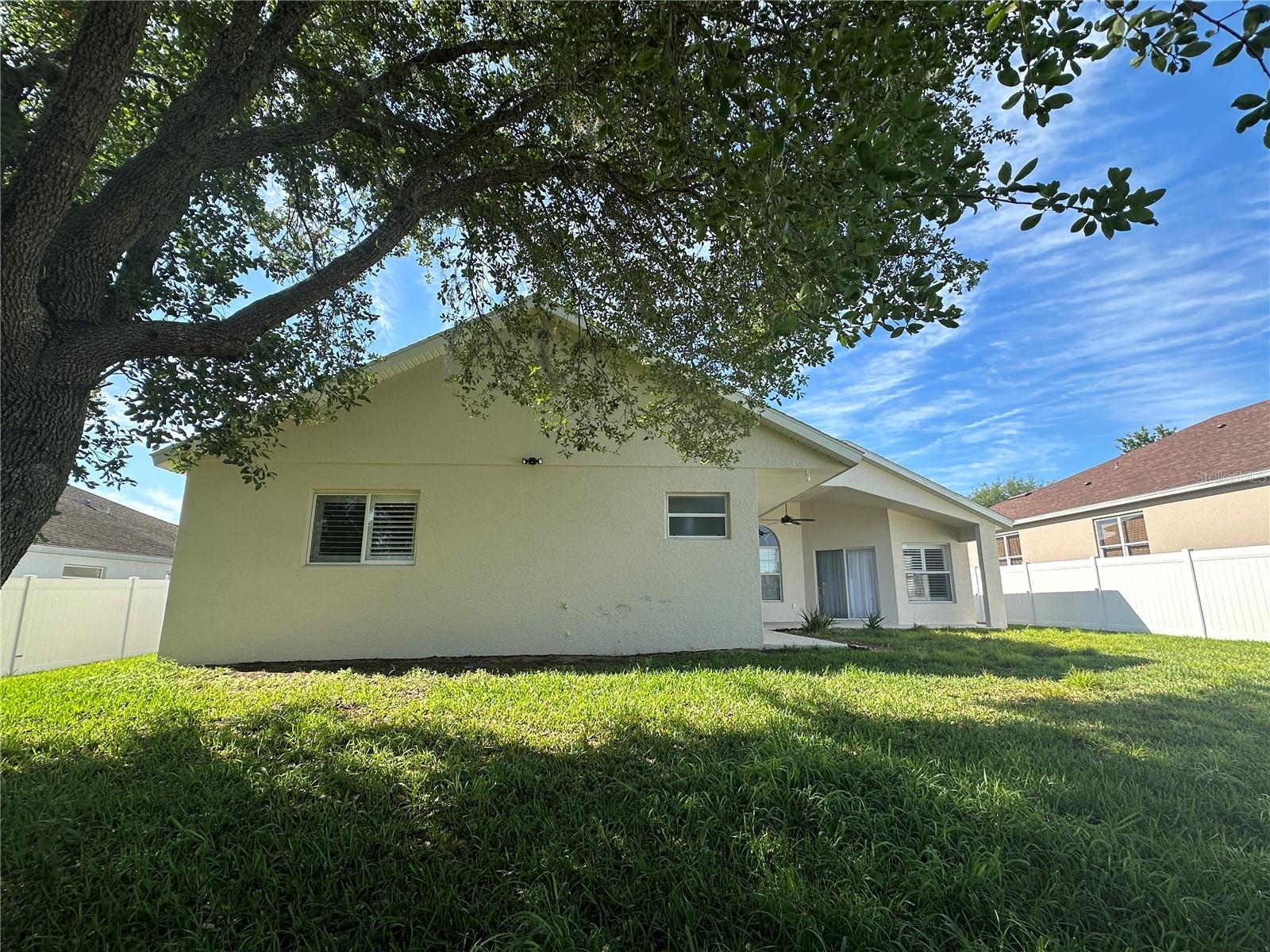 Image 24 of 58 For 10955 Lemay Drive