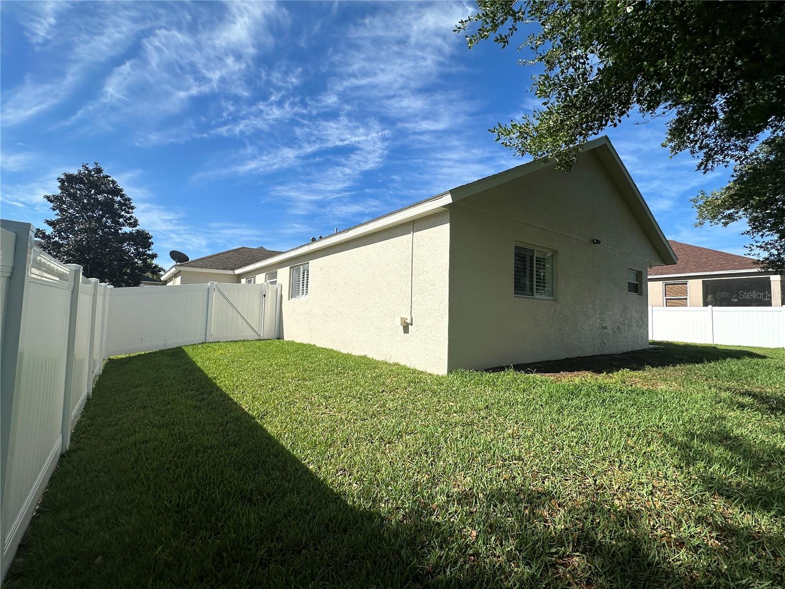 Image 25 of 58 For 10955 Lemay Drive