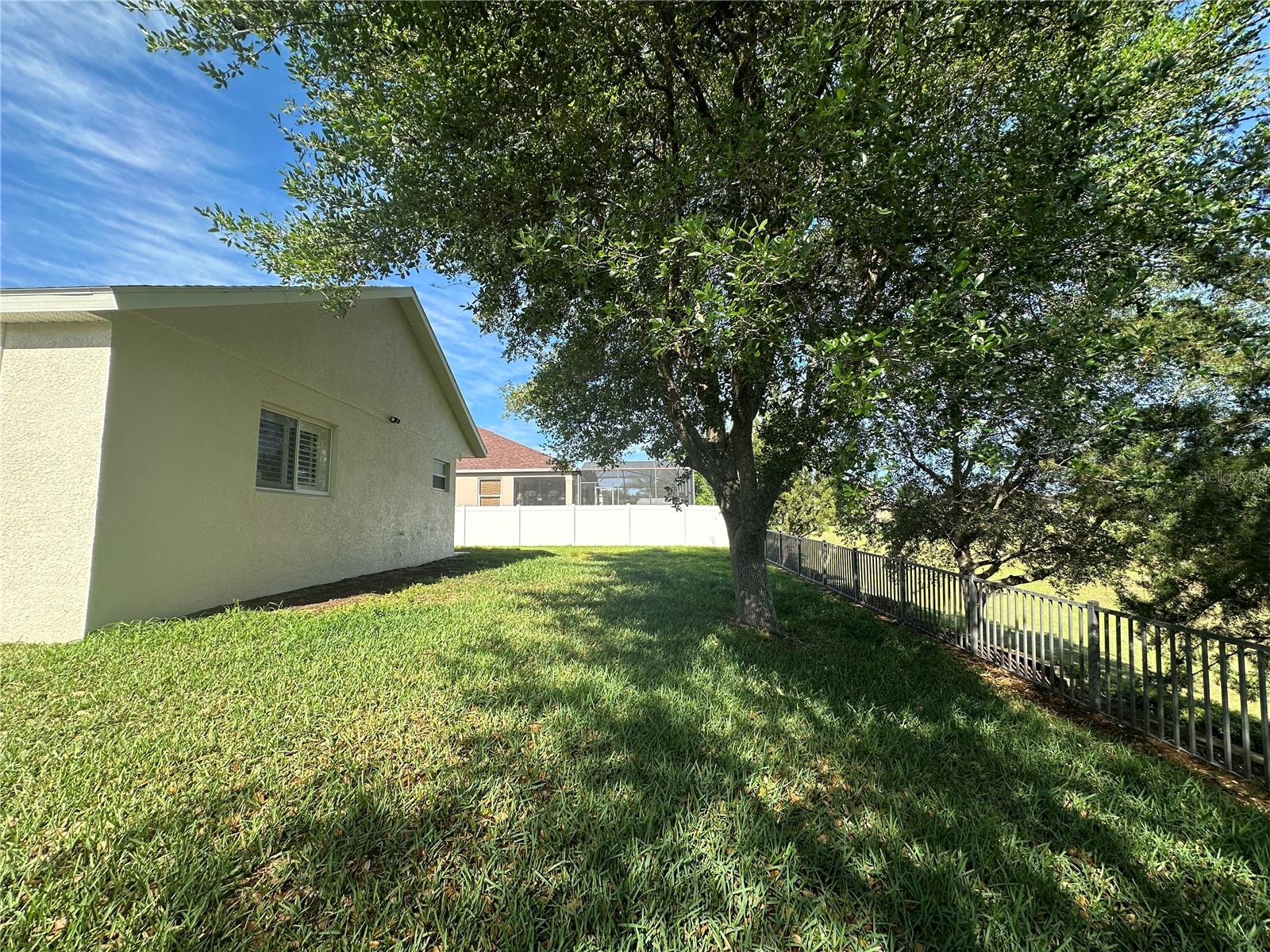 Image 26 of 58 For 10955 Lemay Drive