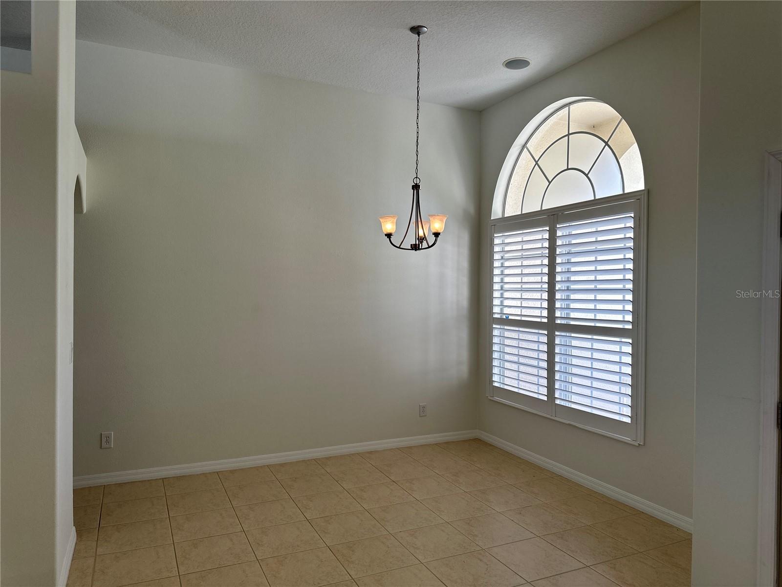Image 4 of 58 For 10955 Lemay Drive