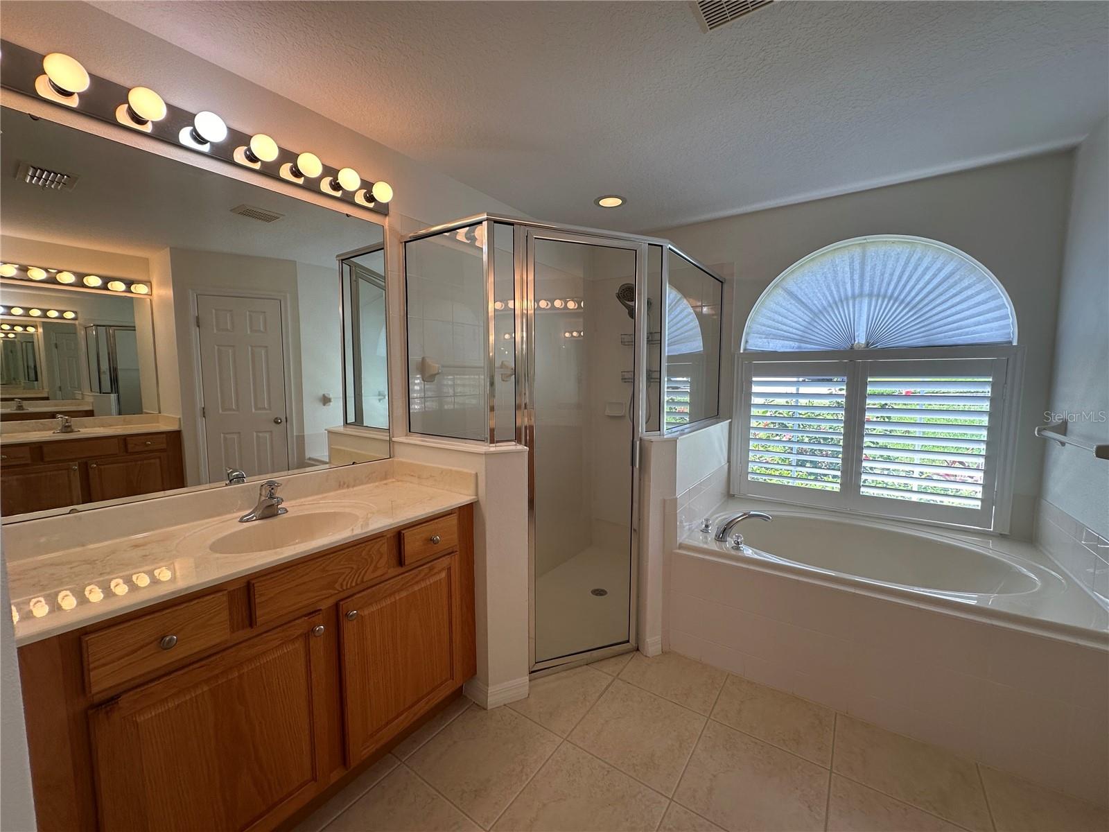 Image 7 of 58 For 10955 Lemay Drive