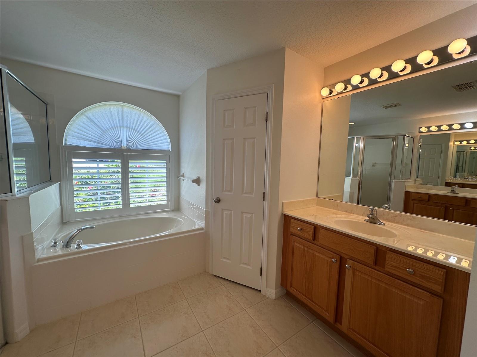 Image 8 of 58 For 10955 Lemay Drive