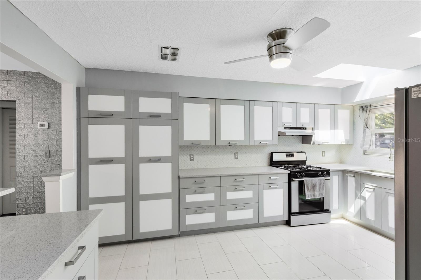 Image 4 of 31 For 4834 Gamling Lane