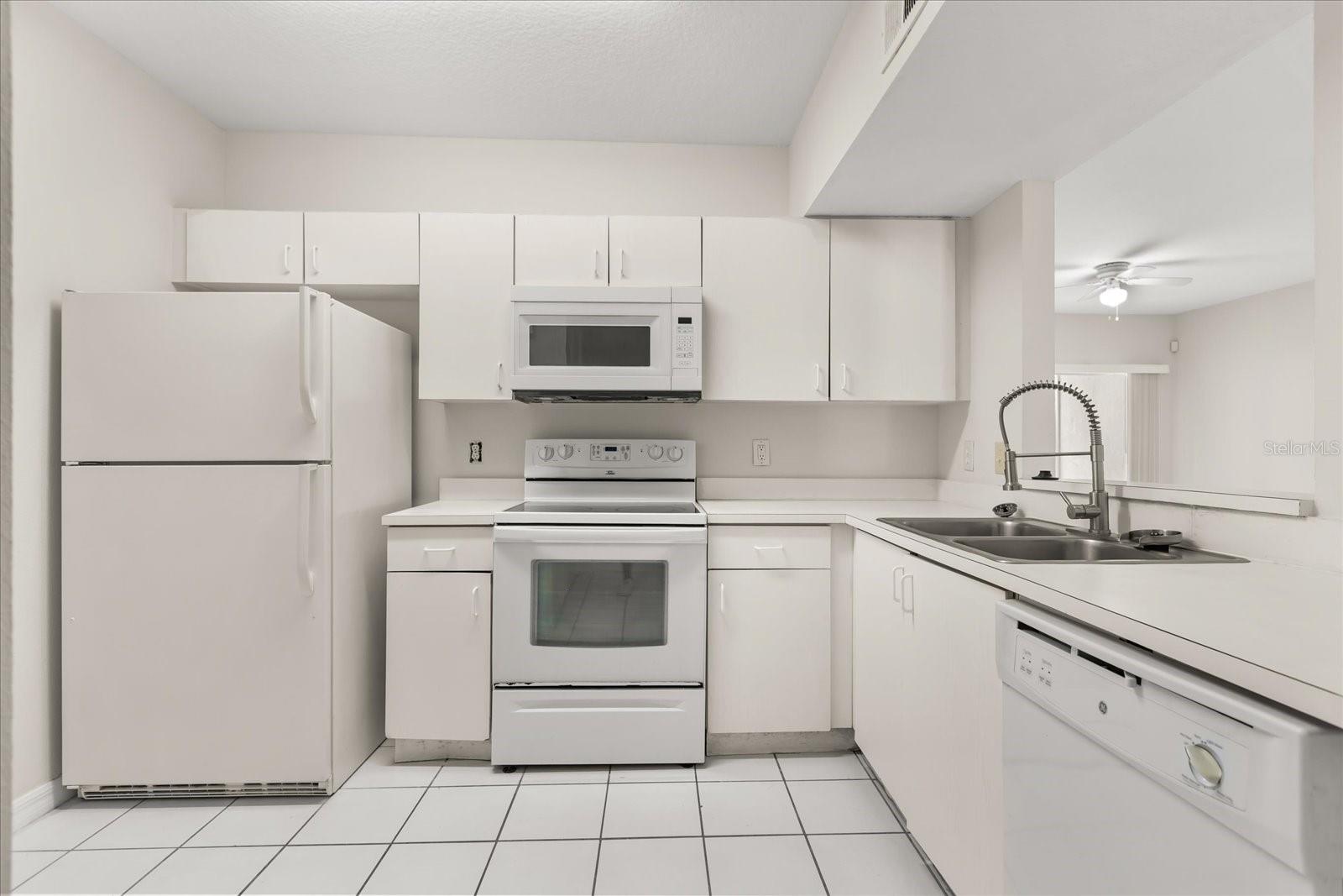 Image 7 of 24 For 527 Villa Del Sol Circle 104