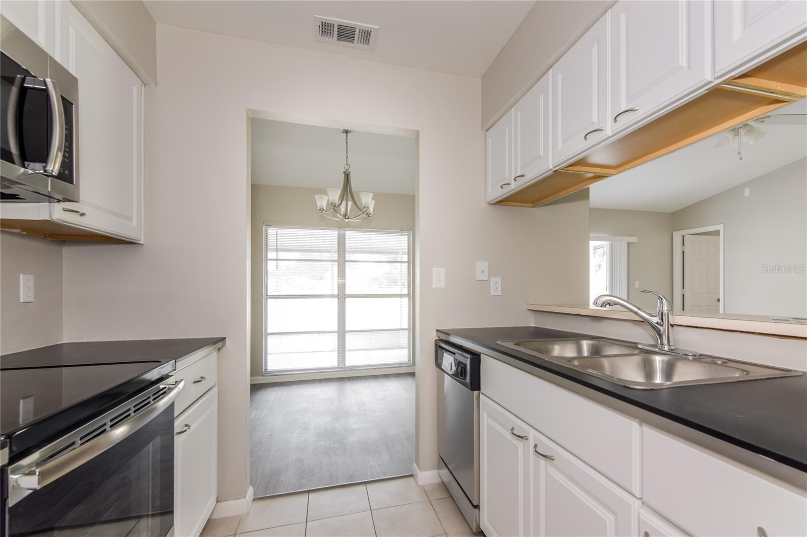 Image 7 of 16 For 1779 Lakeview Village Drive
