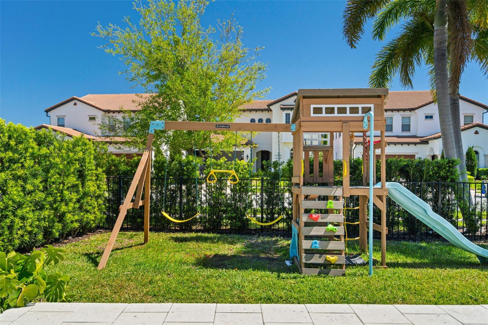 Image 31 of 69 For 10829 Royal Cypress Way