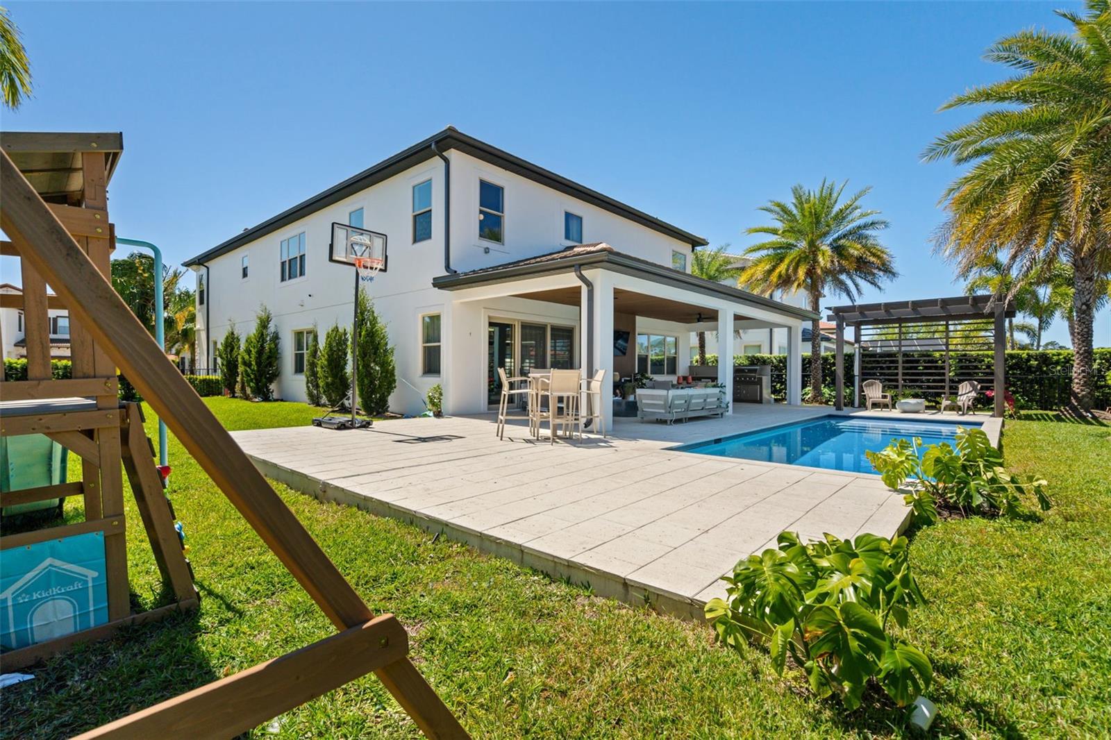 Image 32 of 69 For 10829 Royal Cypress Way