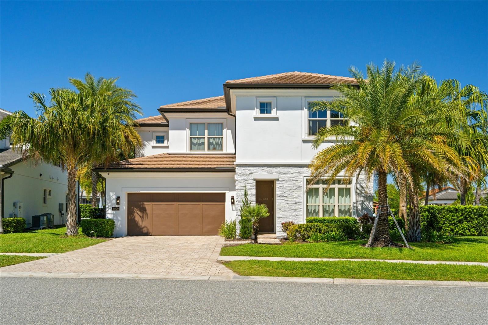 Image 4 of 69 For 10829 Royal Cypress Way