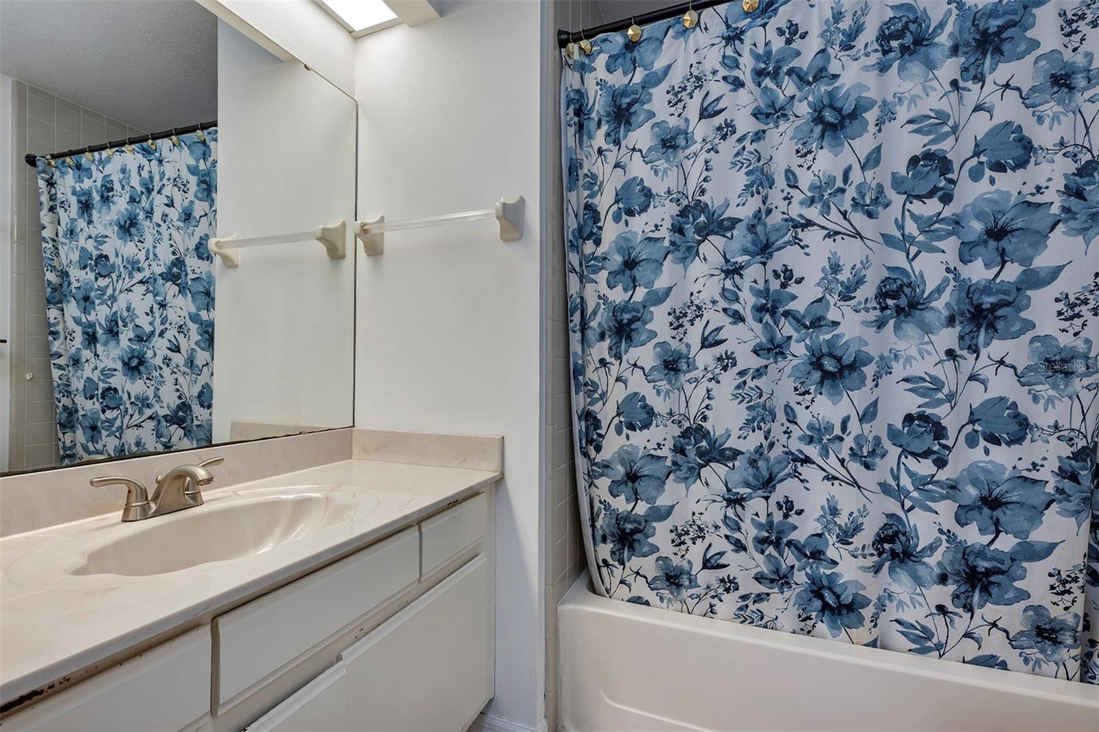 Image 13 of 39 For 2227 Doulton Drive