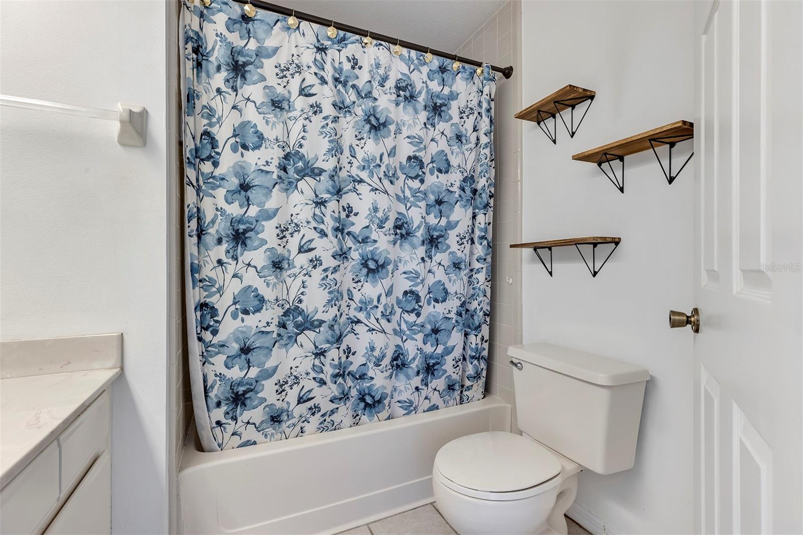 Image 14 of 39 For 2227 Doulton Drive
