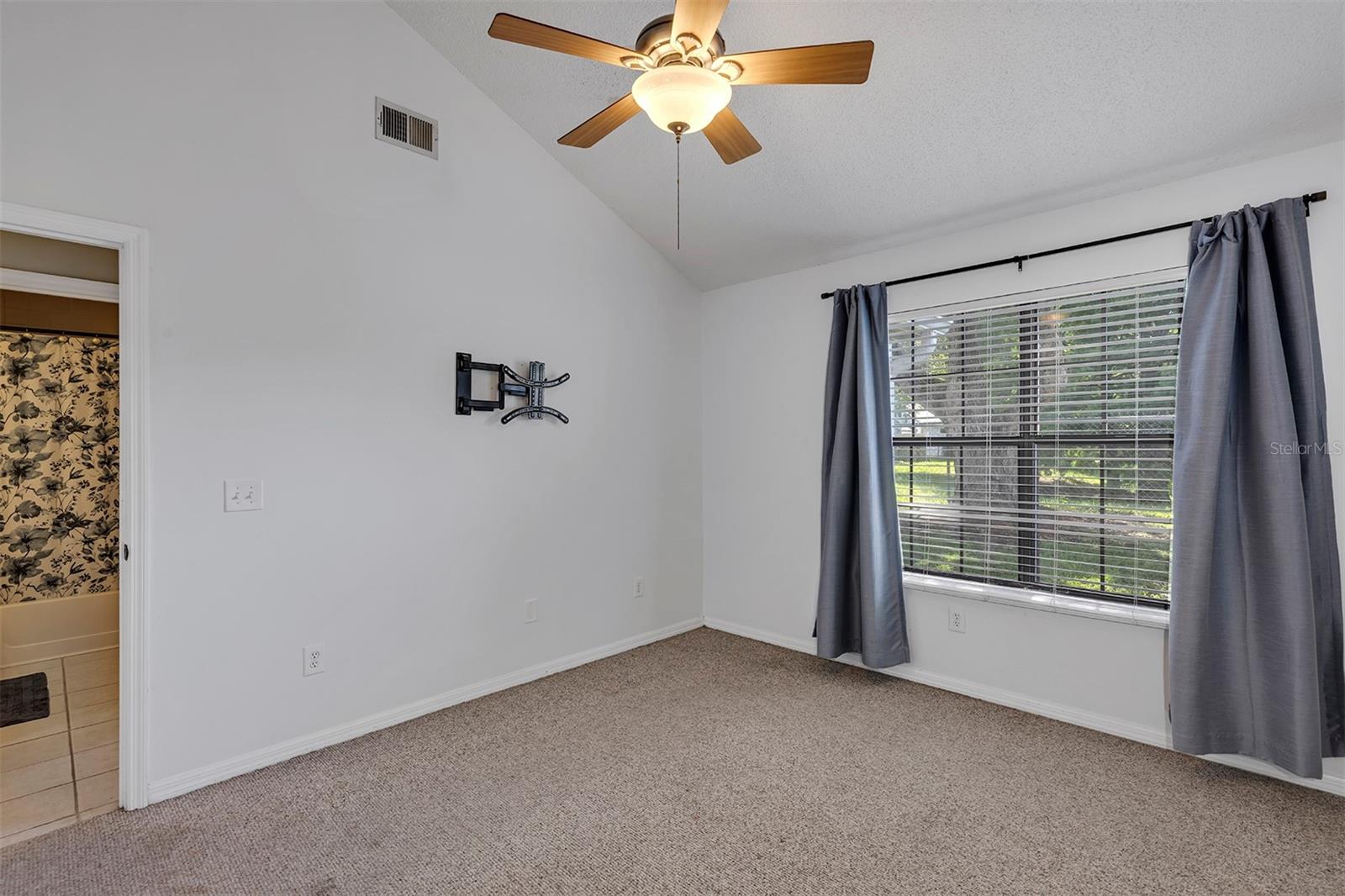 Image 16 of 39 For 2227 Doulton Drive