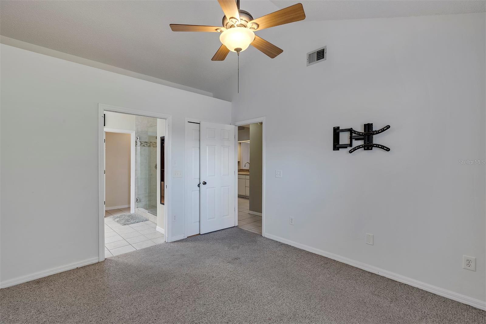 Image 17 of 39 For 2227 Doulton Drive