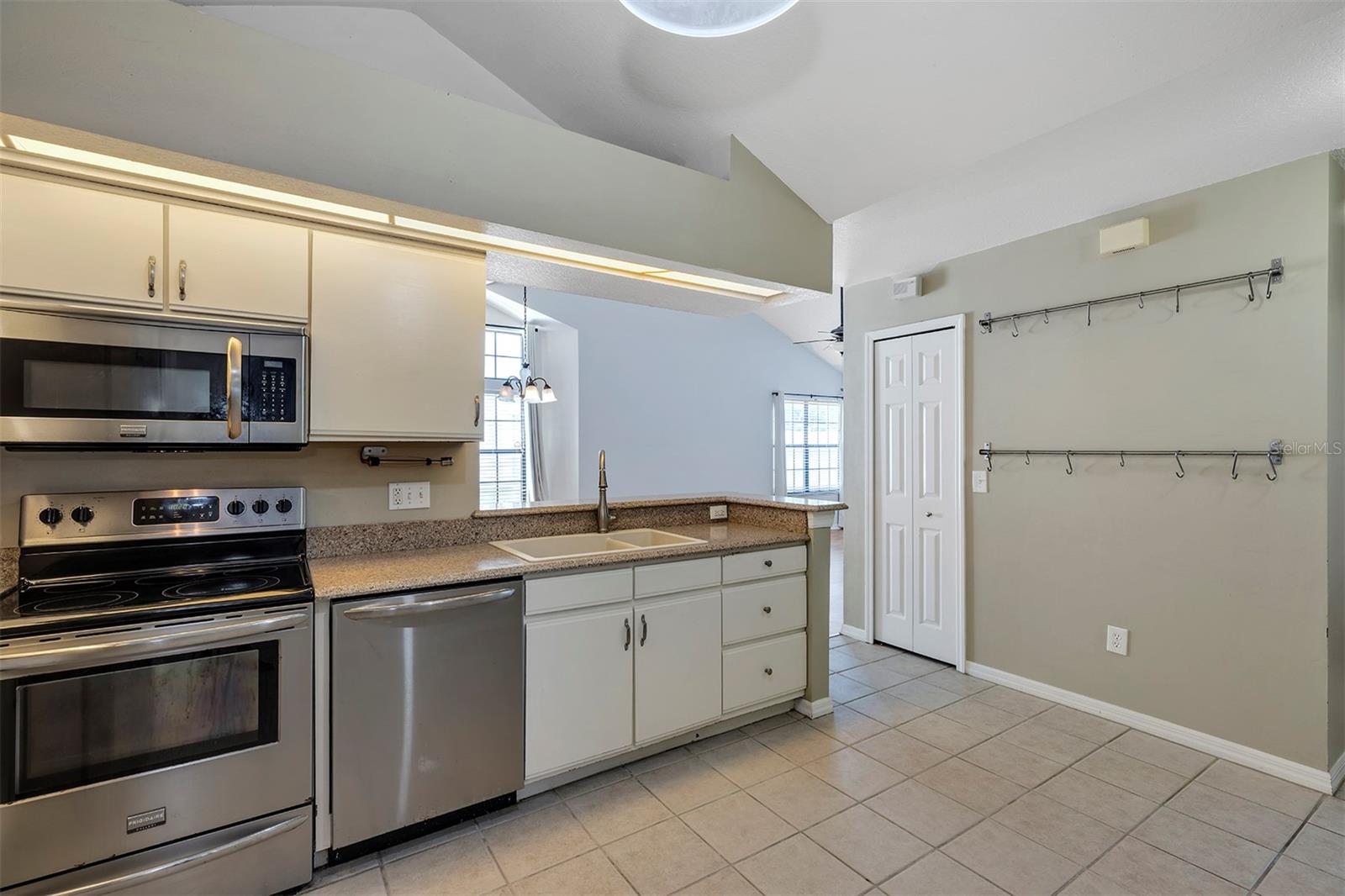 Image 26 of 39 For 2227 Doulton Drive