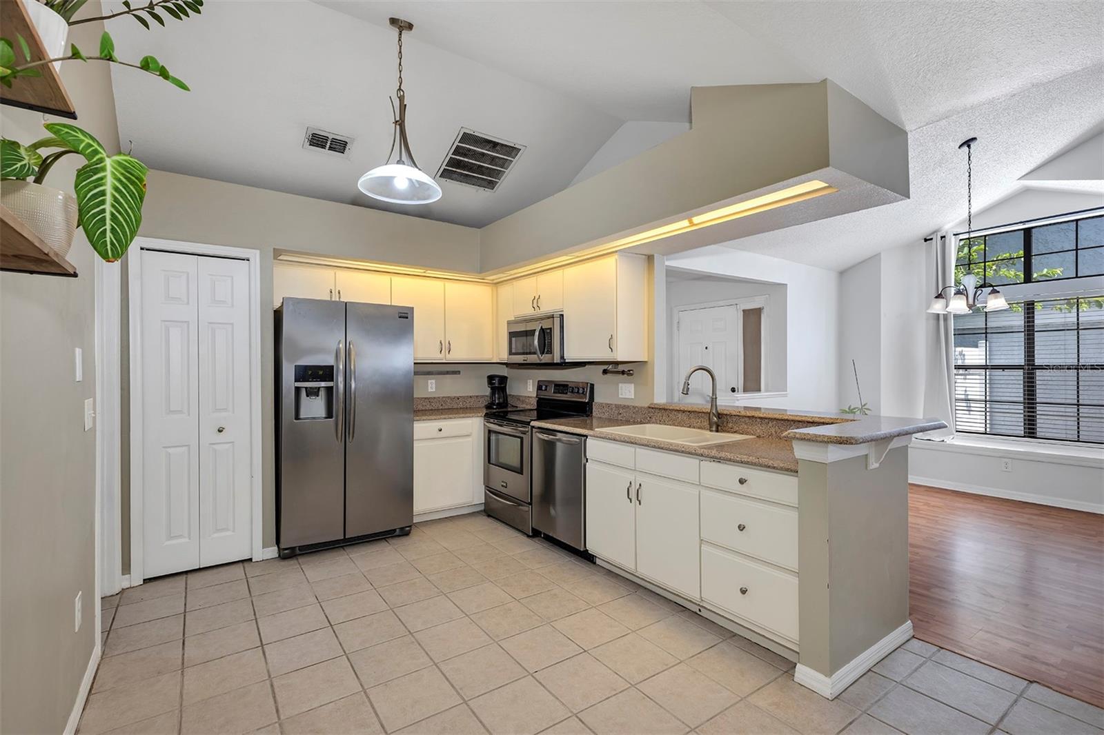 Image 27 of 39 For 2227 Doulton Drive