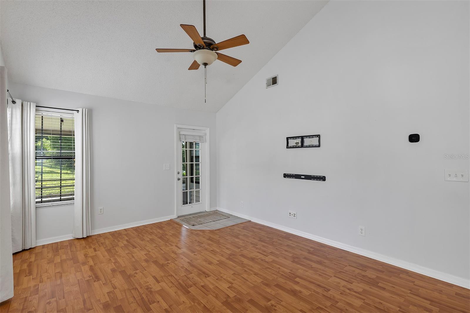 Image 32 of 39 For 2227 Doulton Drive