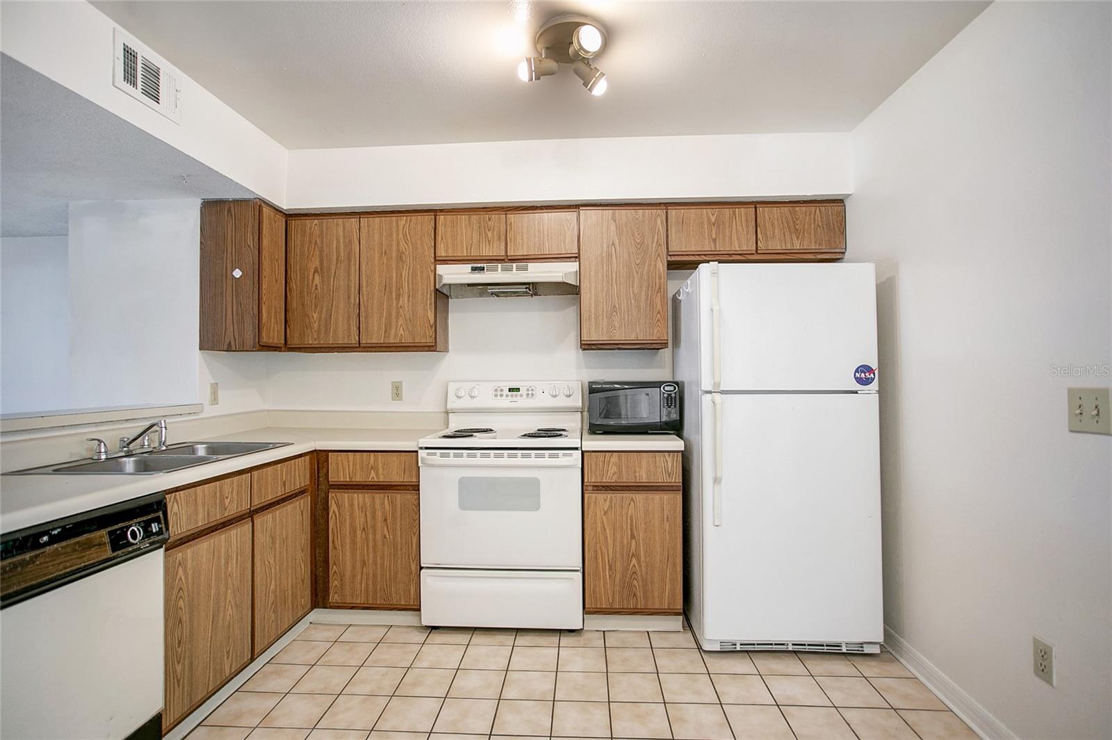 Image 8 of 17 For 2727 Gray Fox Lane