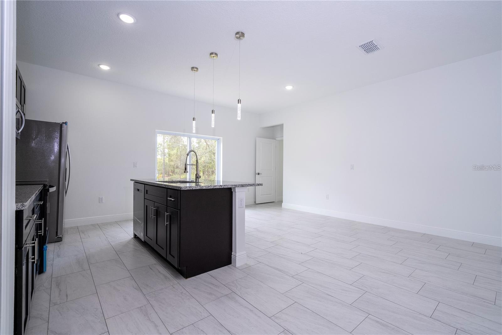 Listing photo id 8 for 9825 Swanee Terrace