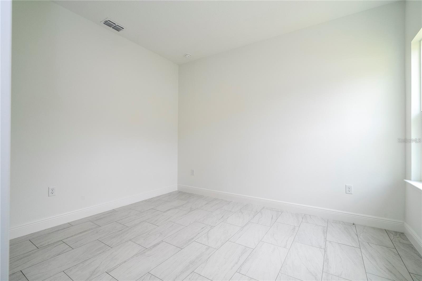 Listing photo id 19 for 9825 Swanee Terrace