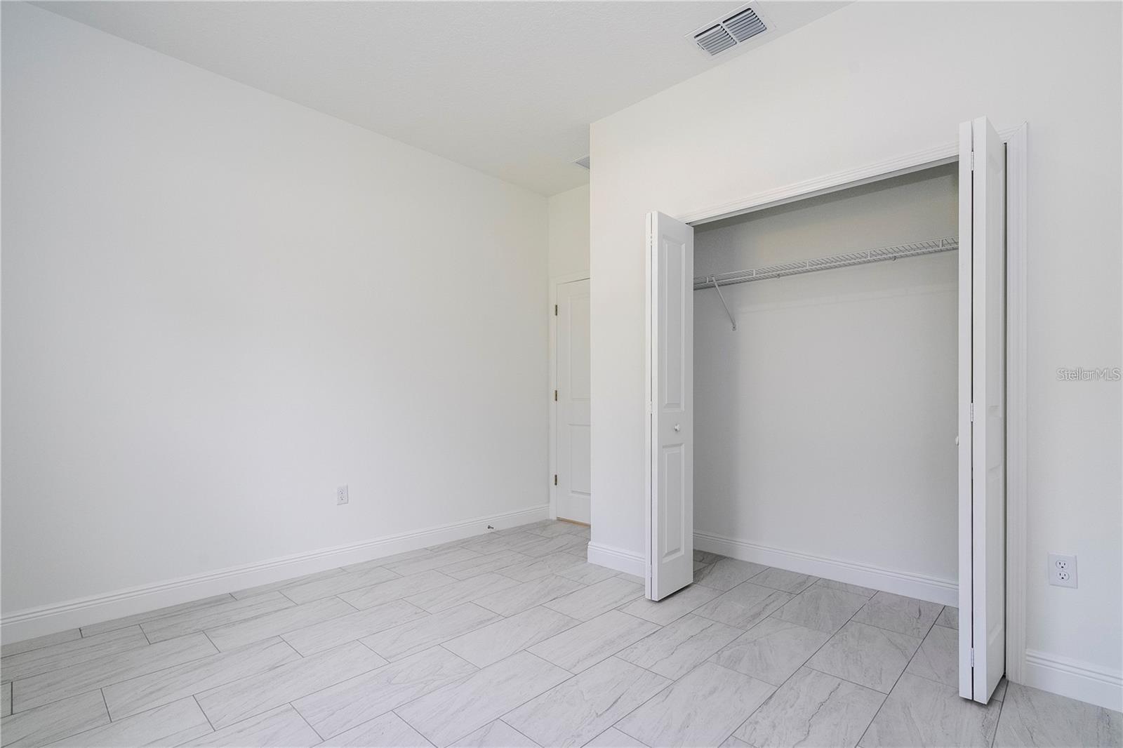 Listing photo id 24 for 9825 Swanee Terrace