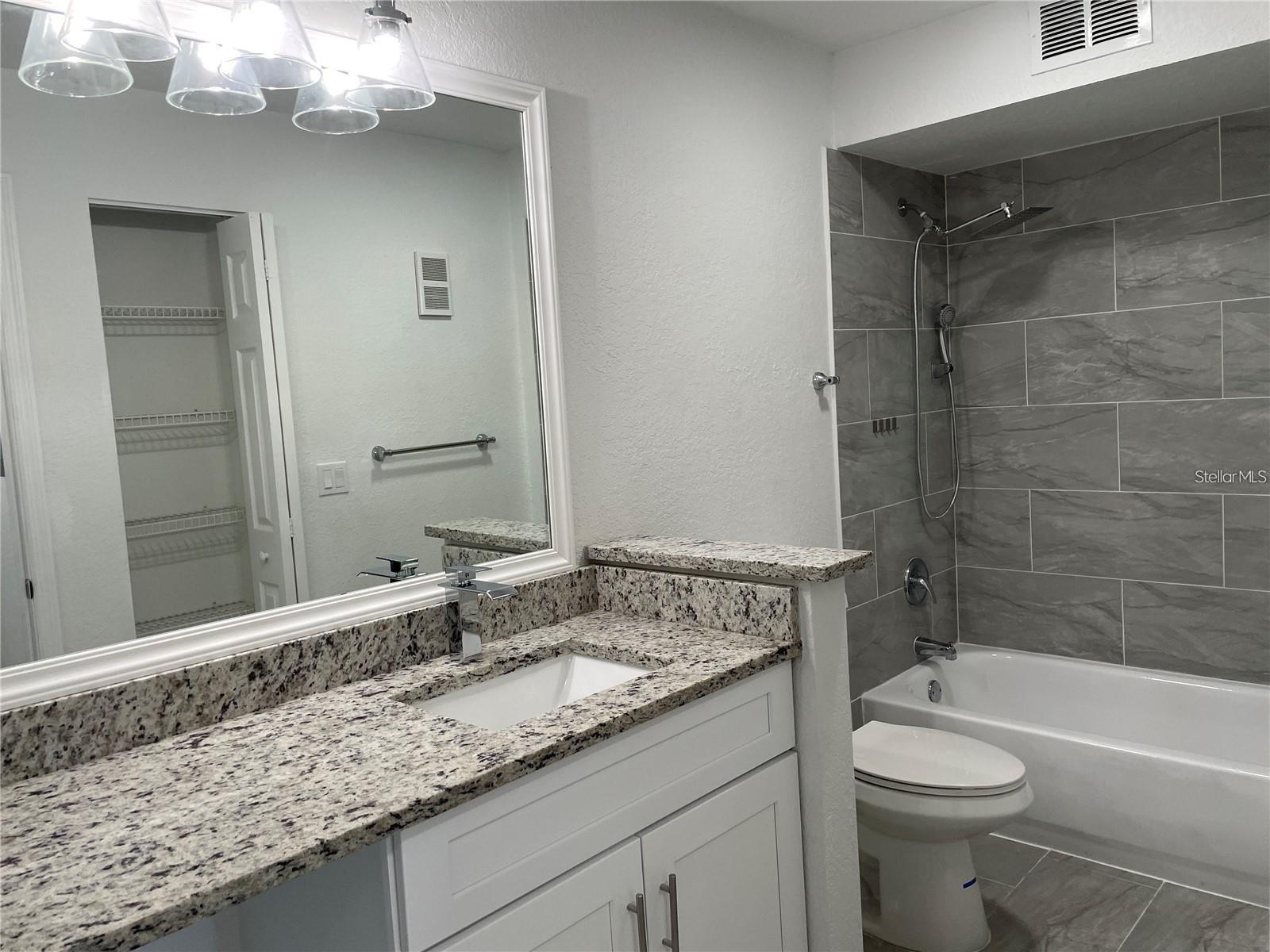 Image 14 of 32 For 824 Camargo Way 303
