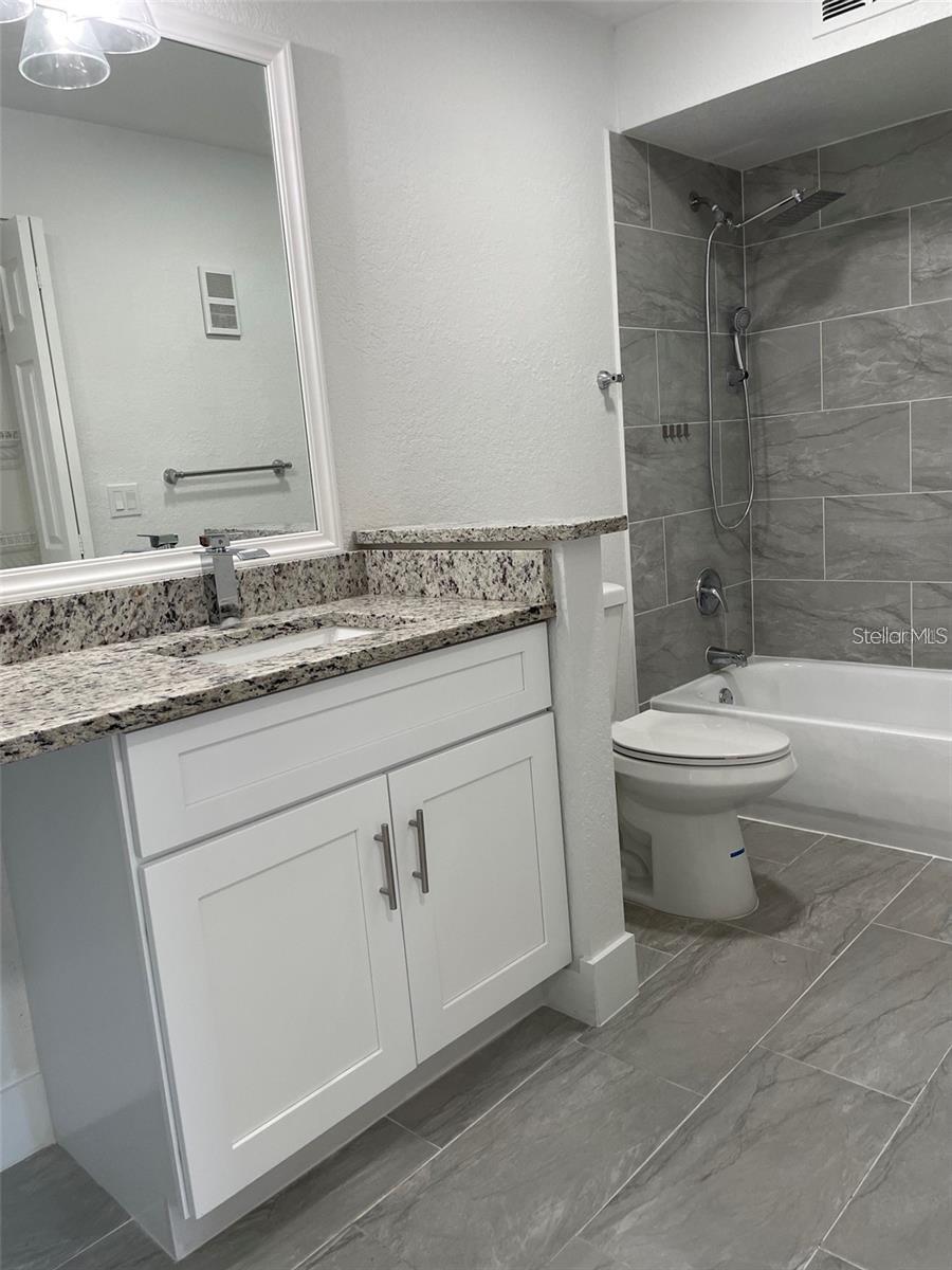 Image 15 of 32 For 824 Camargo Way 303