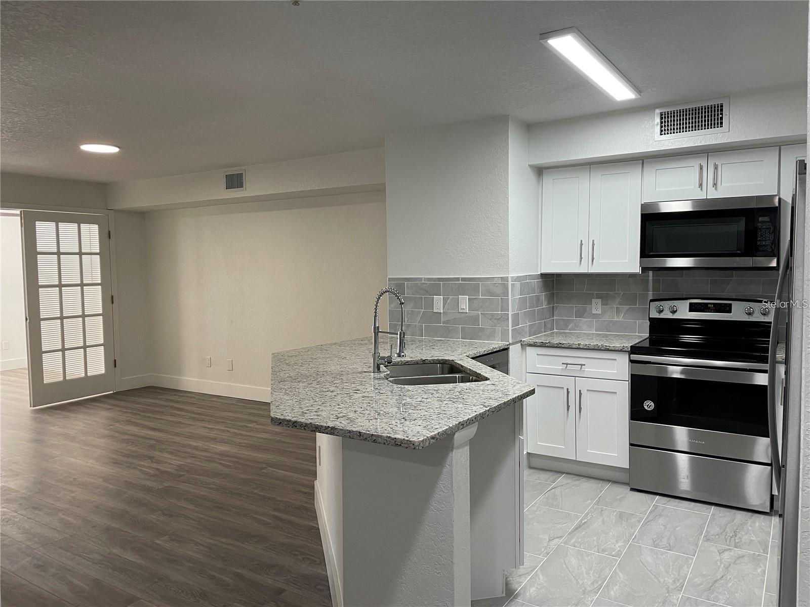 Image 3 of 32 For 824 Camargo Way 303