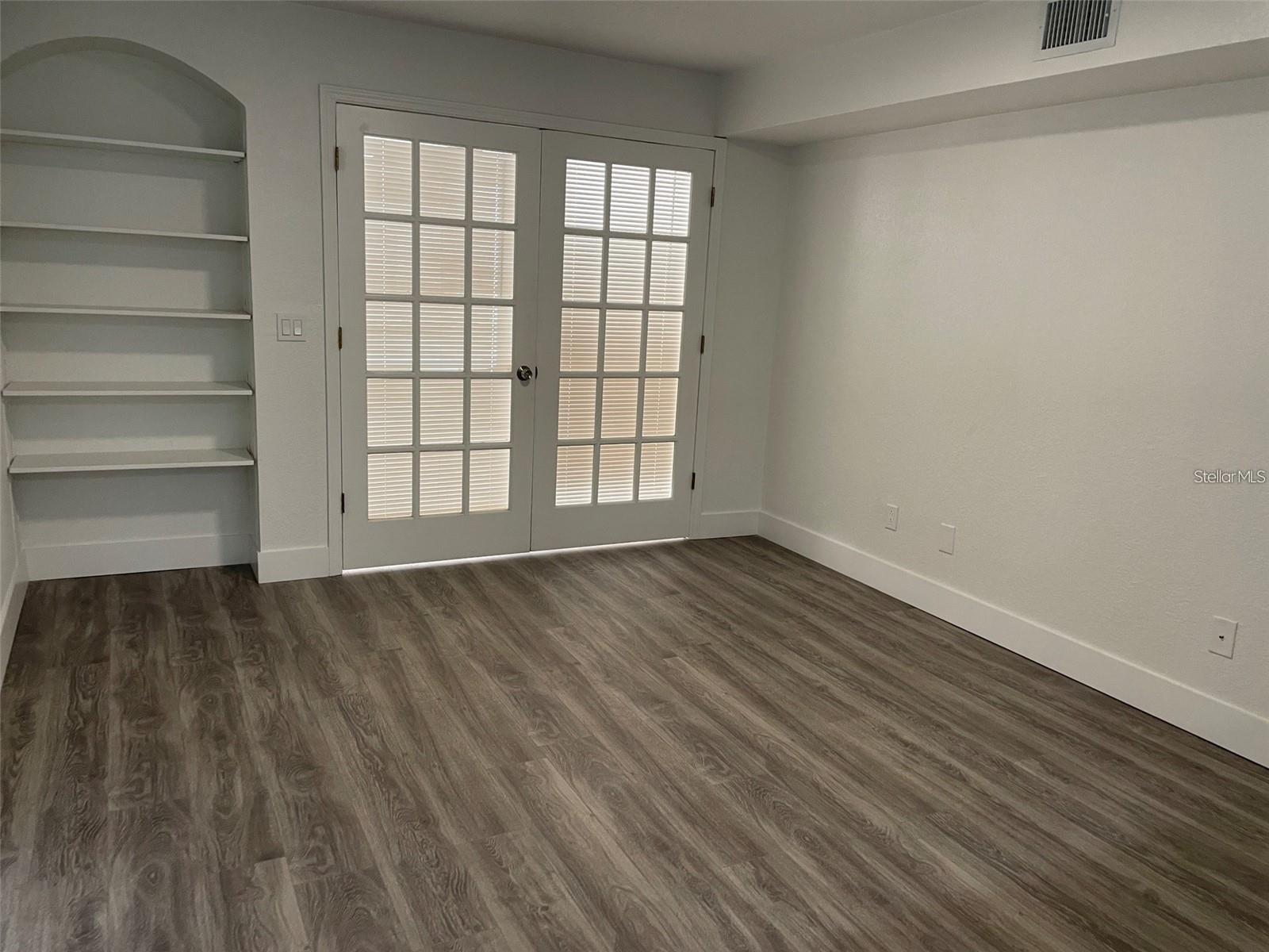 Image 5 of 32 For 824 Camargo Way 303