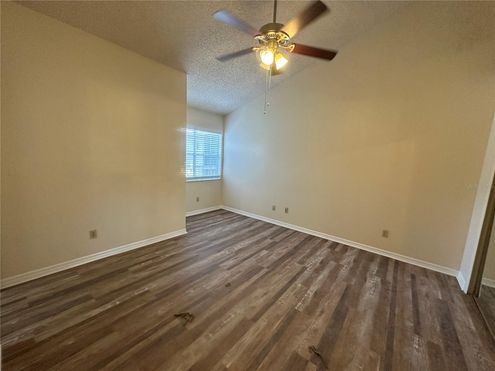 Image 5 of 10 For 944 Bakewell Court 206