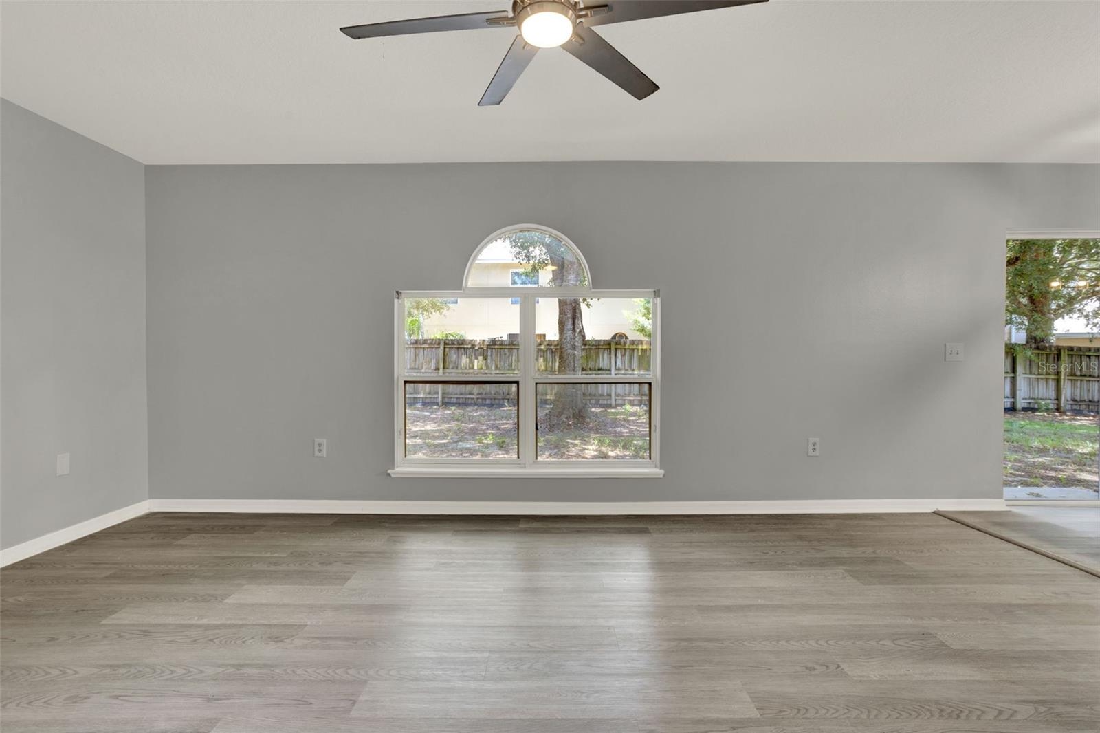 Image 14 of 44 For 809 Deer Glen Court