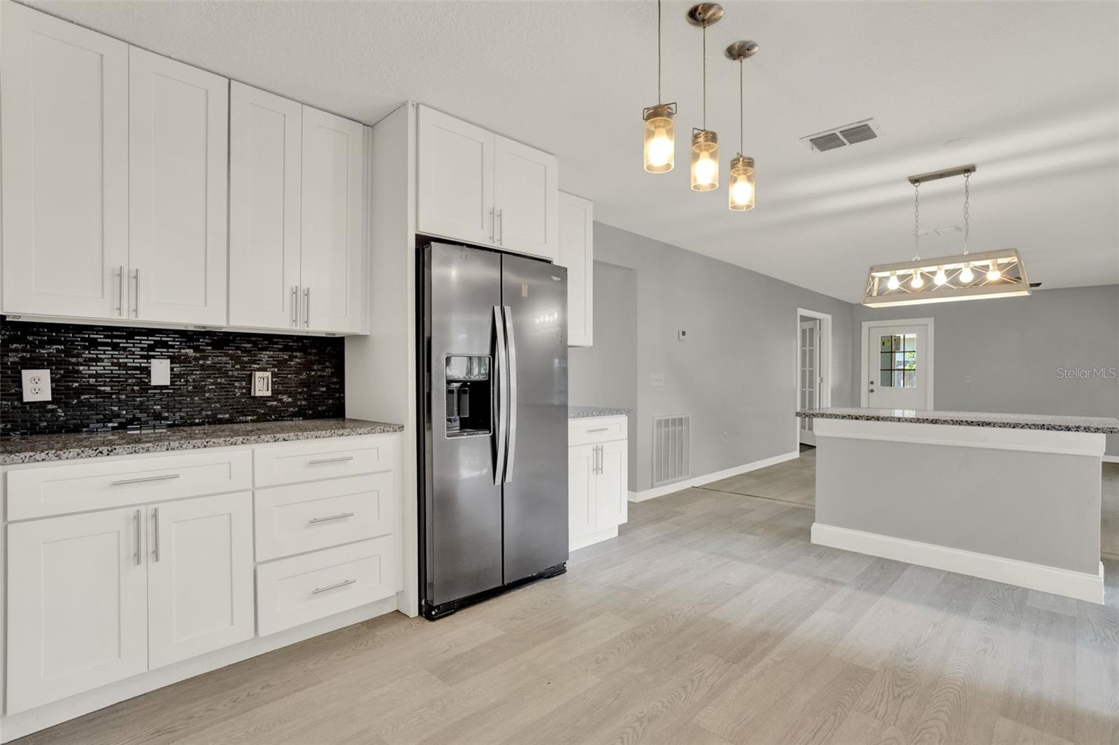 Image 20 of 44 For 809 Deer Glen Court