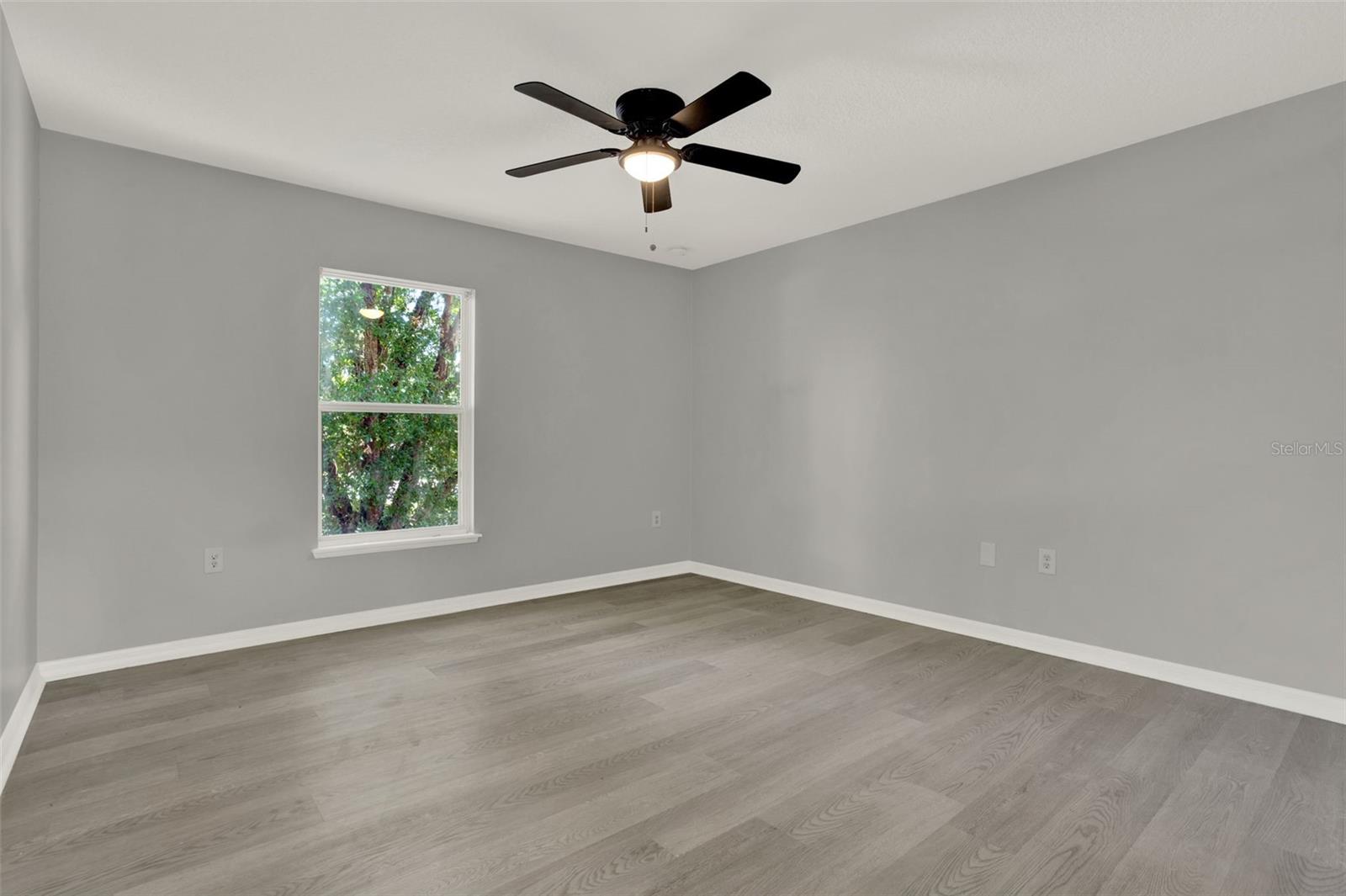 Image 33 of 44 For 809 Deer Glen Court