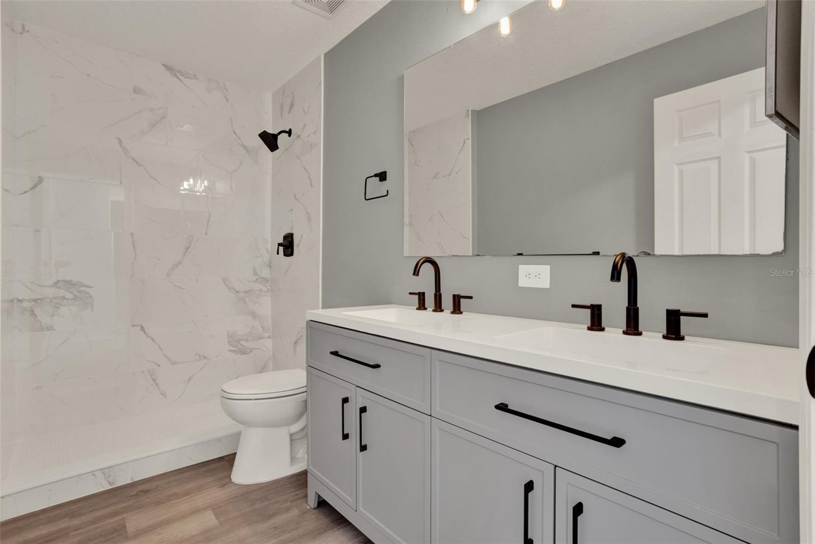 Image 34 of 44 For 809 Deer Glen Court