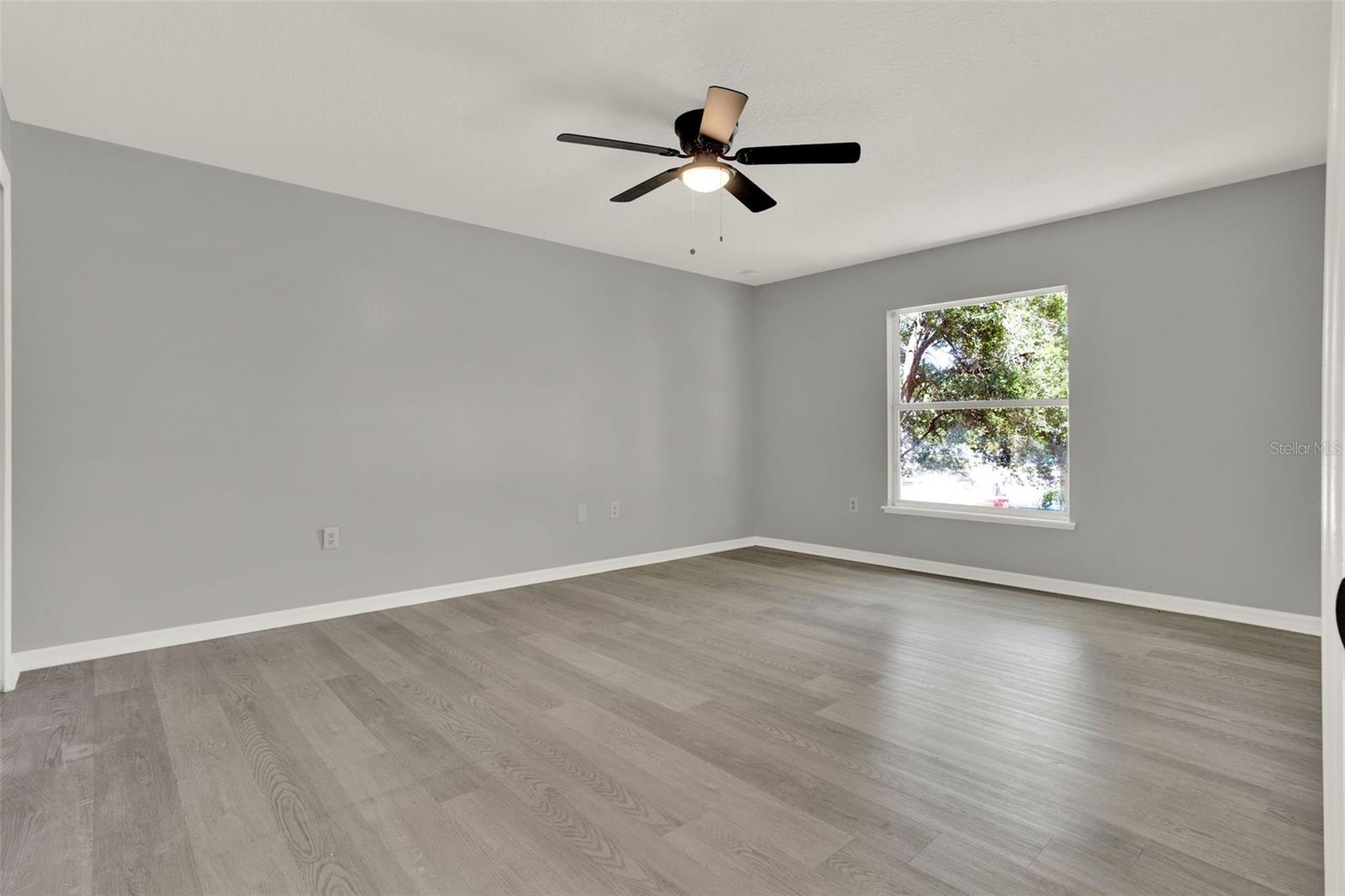 Image 35 of 44 For 809 Deer Glen Court