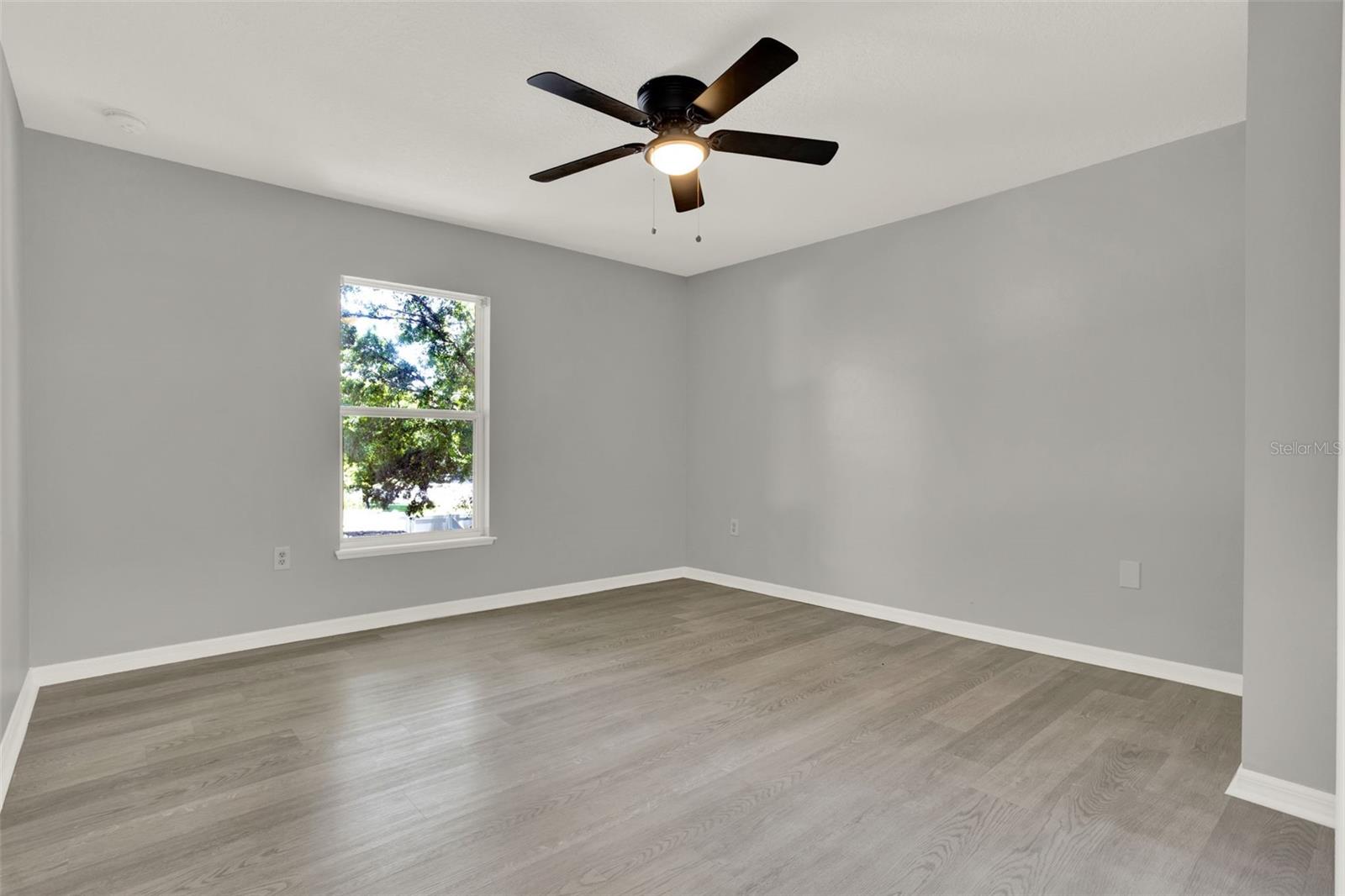 Image 36 of 44 For 809 Deer Glen Court