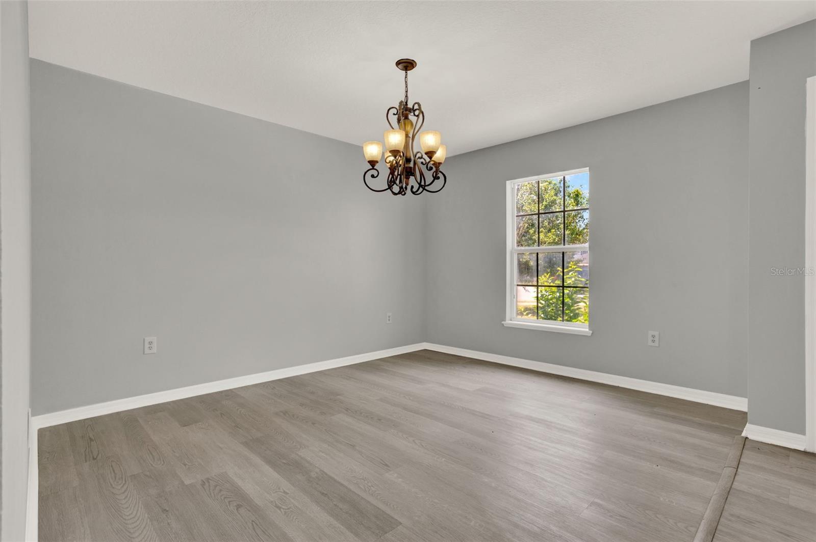 Image 7 of 44 For 809 Deer Glen Court