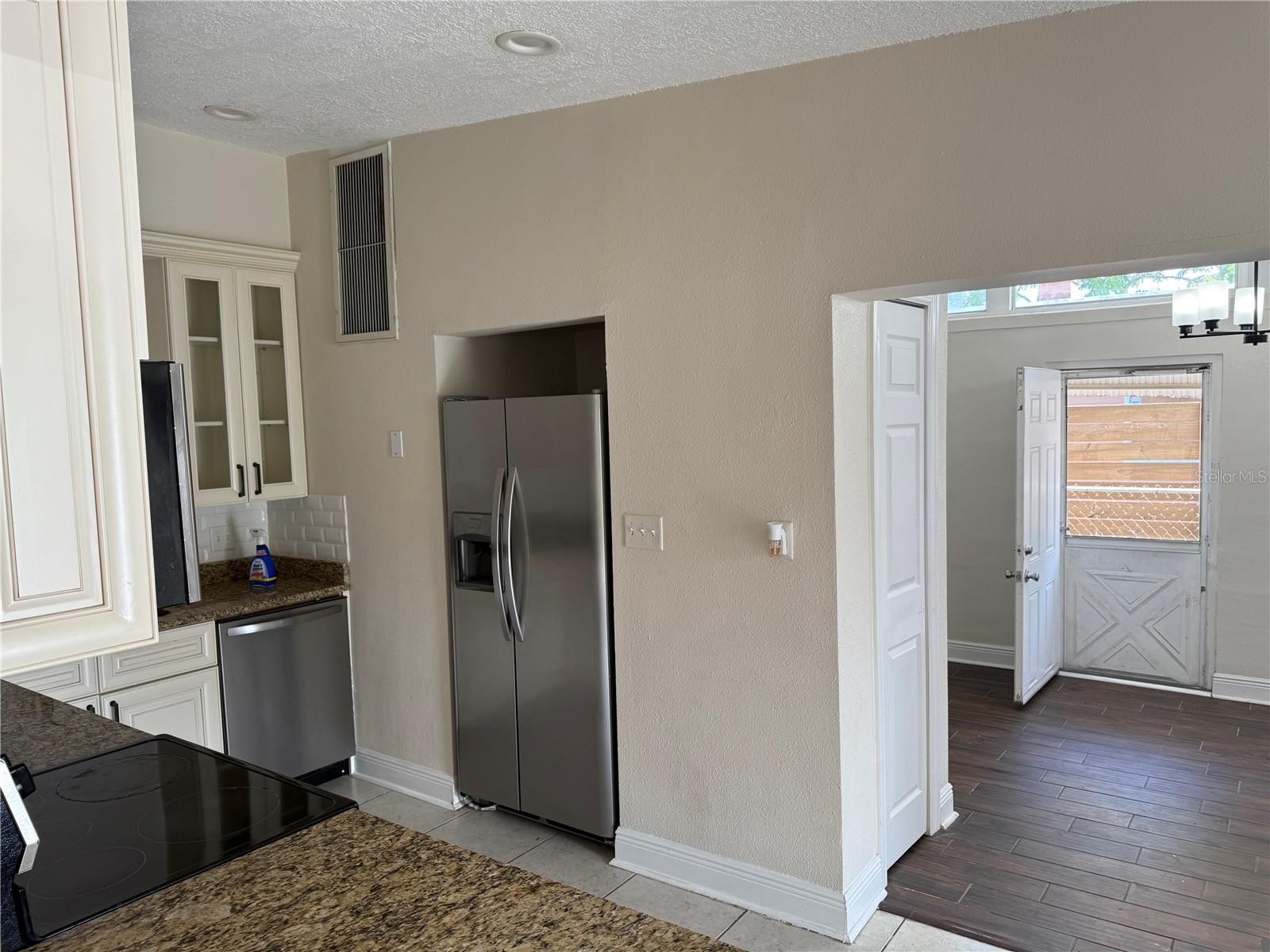 Image 4 of 13 For 7613 Daphne Avenue