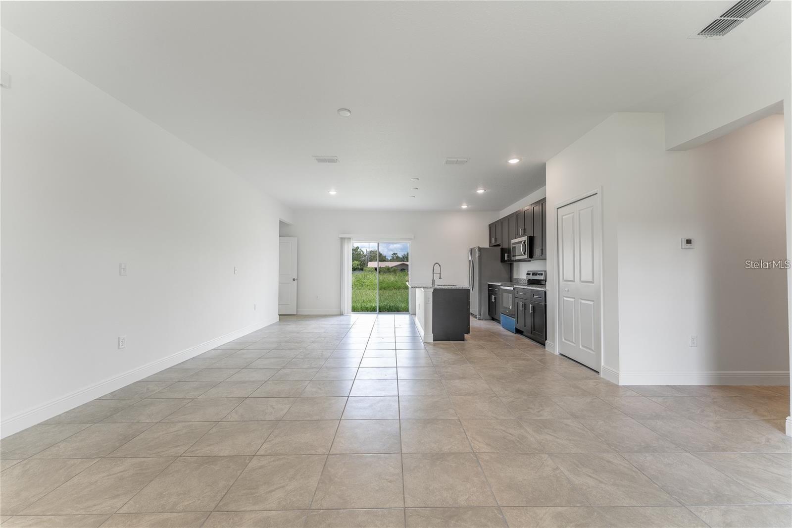 Listing photo id 8 for 10089 Athenia Drive
