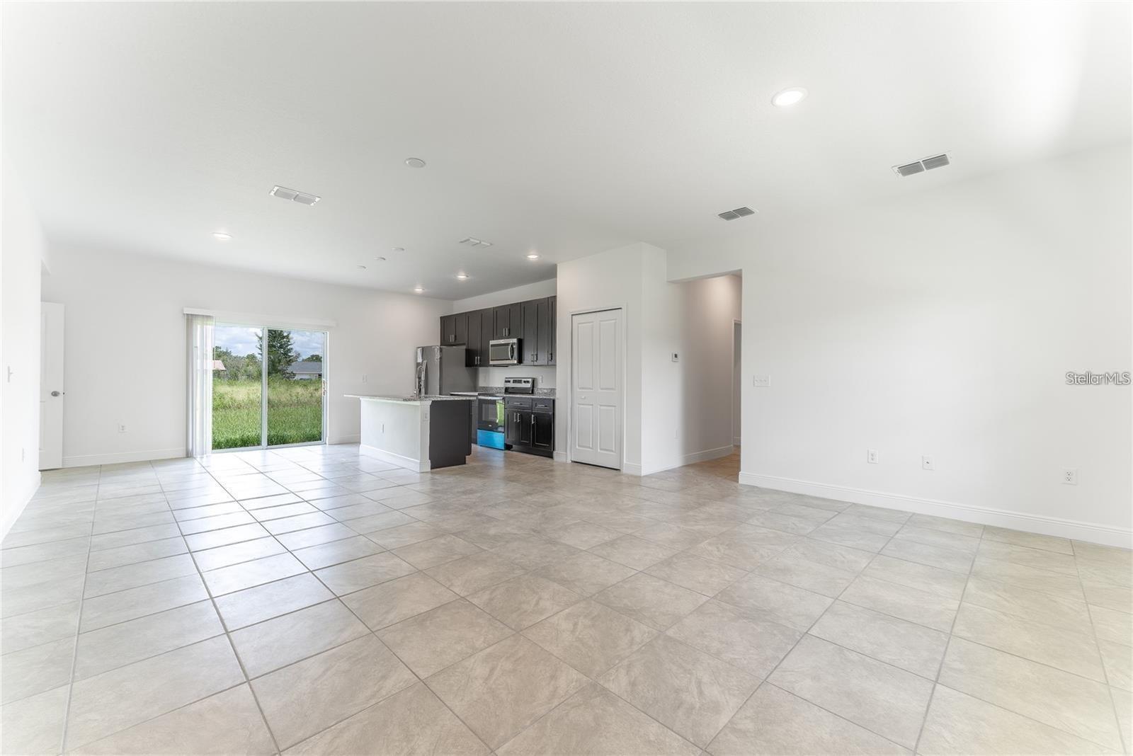 Listing photo id 11 for 10089 Athenia Drive