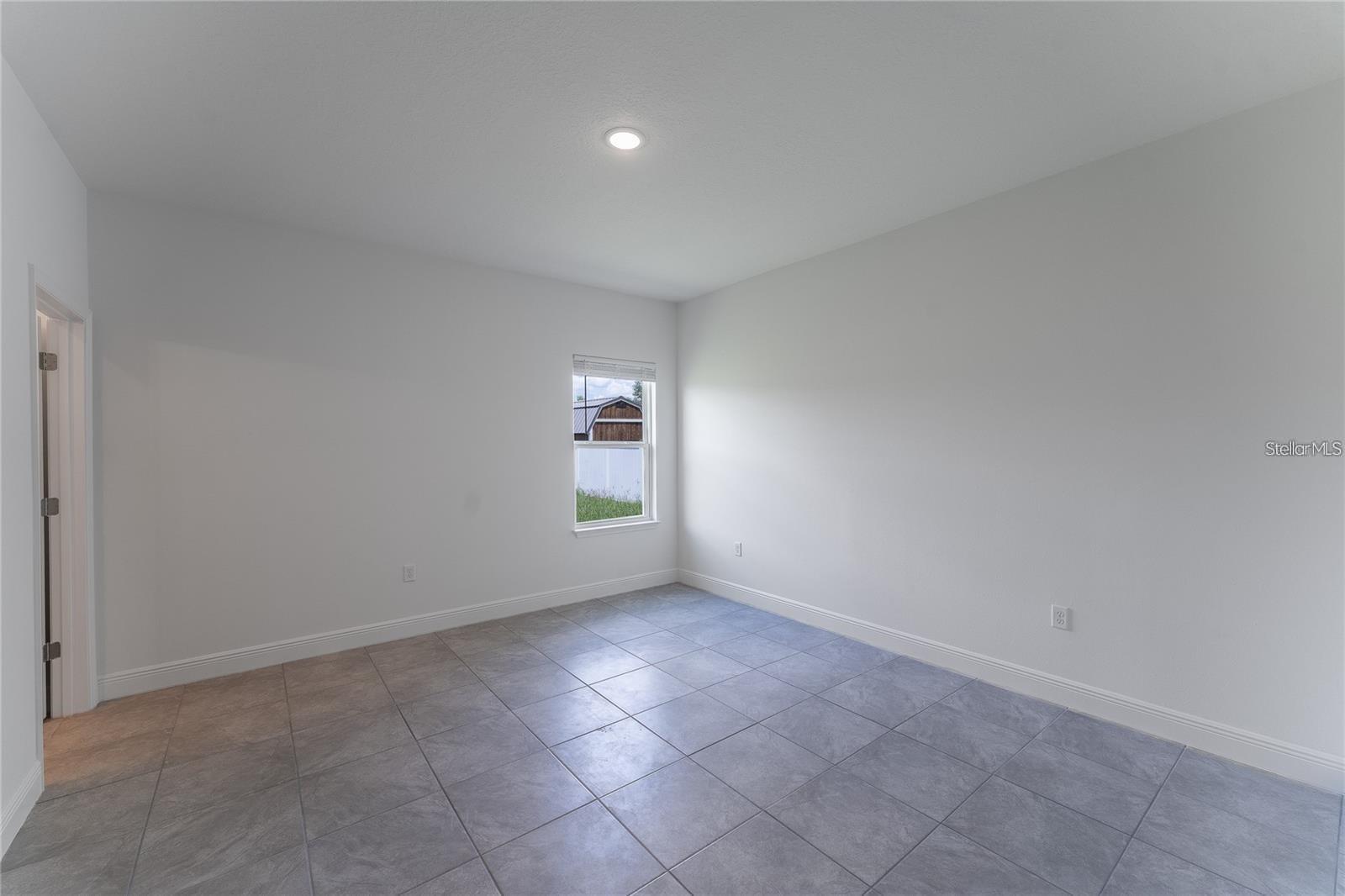 Listing photo id 12 for 10089 Athenia Drive