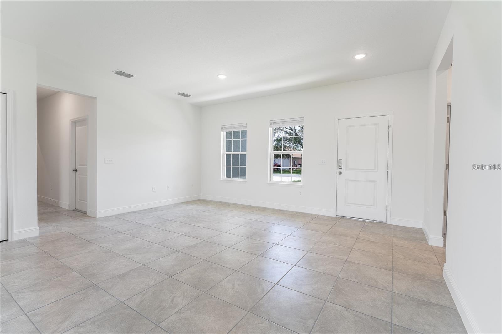 Listing photo id 13 for 10089 Athenia Drive