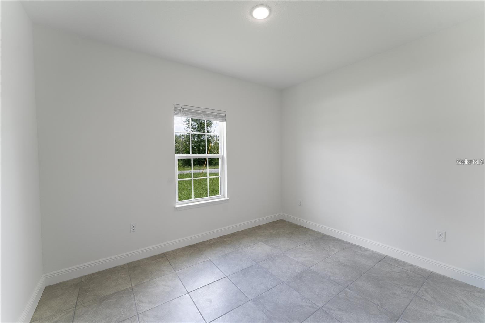 Listing photo id 15 for 10089 Athenia Drive