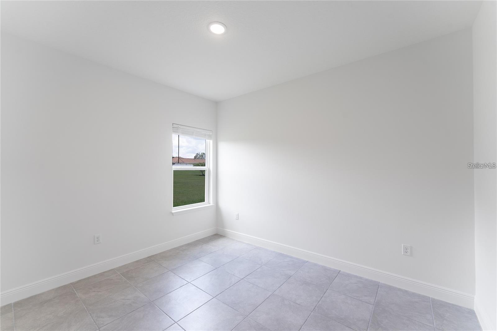 Listing photo id 16 for 10089 Athenia Drive