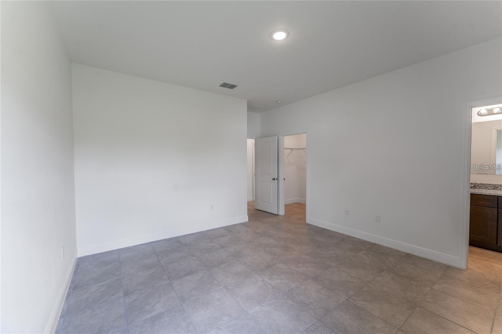 Listing photo id 20 for 10089 Athenia Drive