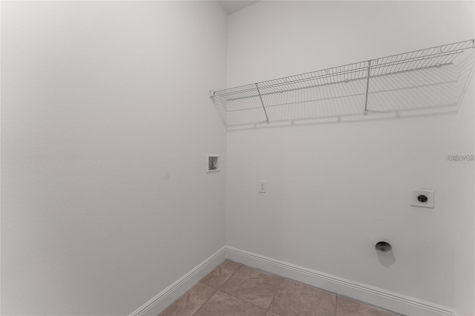 Listing photo id 22 for 10089 Athenia Drive