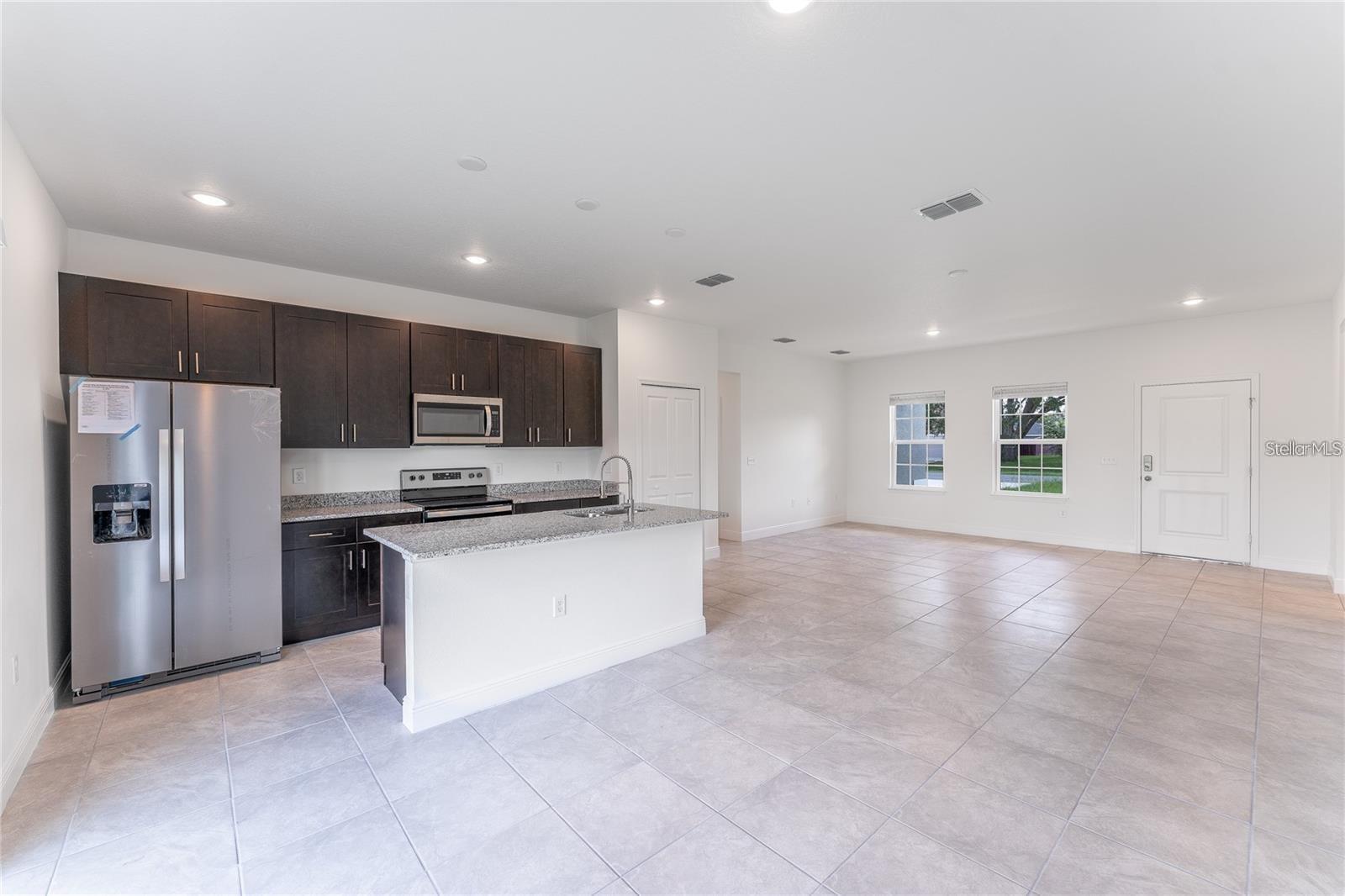 Listing photo id 7 for 10089 Athenia Drive