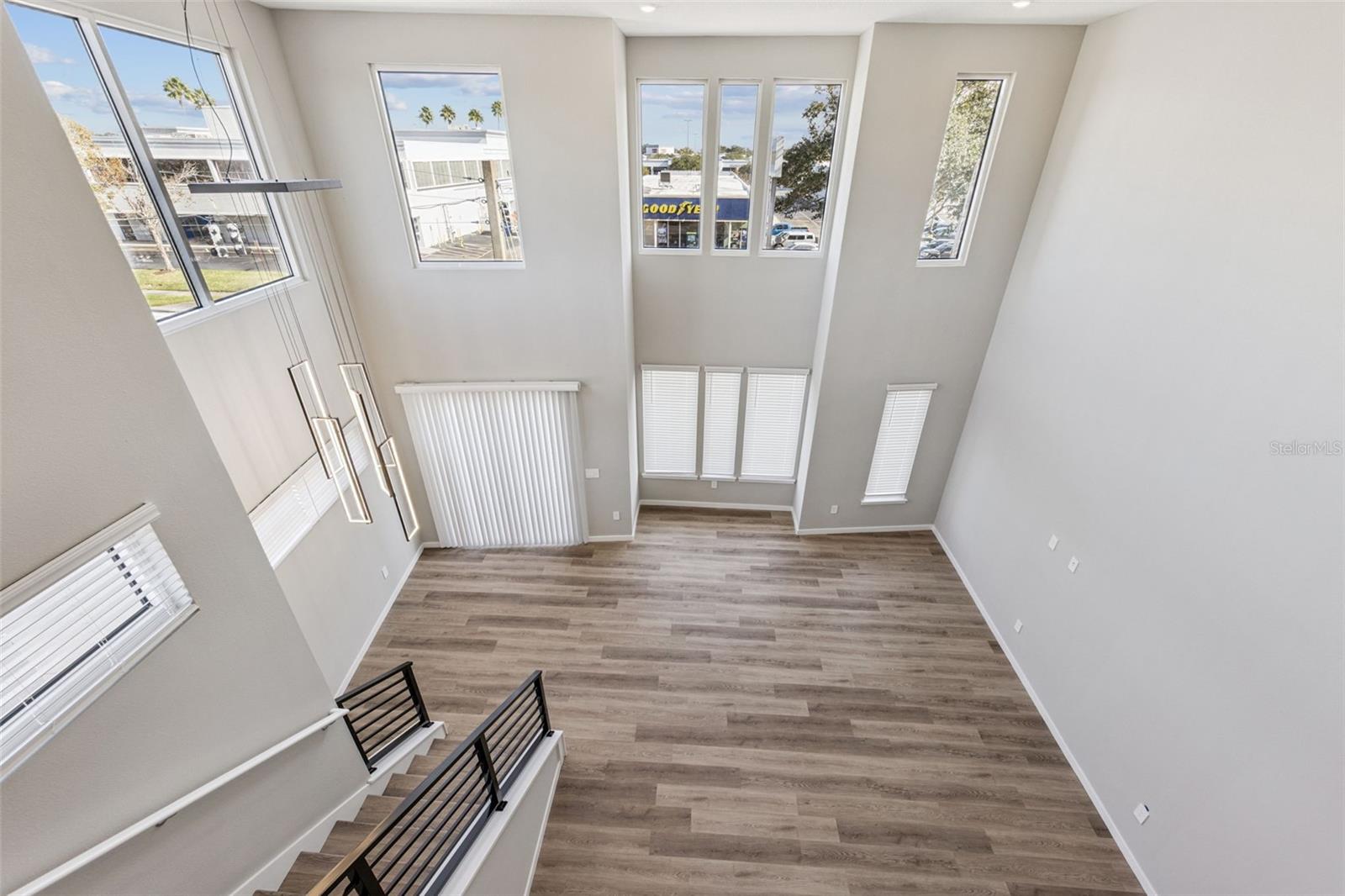 Image 11 of 32 For 544 Bumby Avenue 1