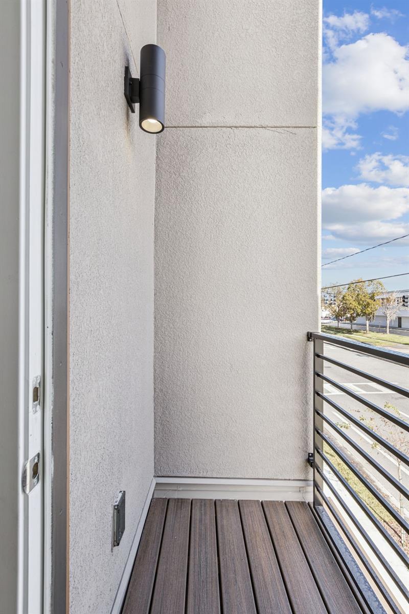 Image 12 of 32 For 544 Bumby Avenue 1